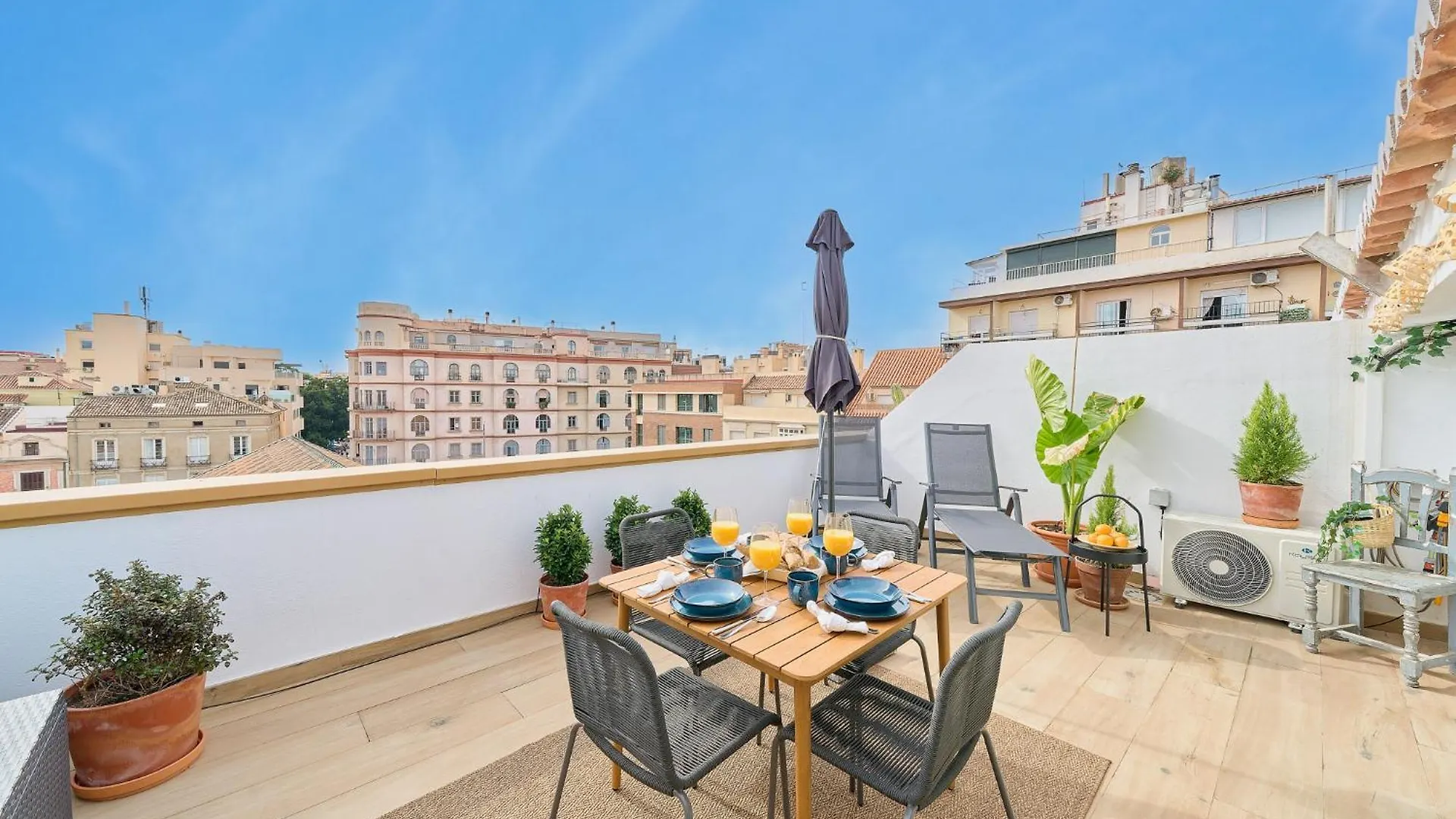 Апартаменты Atarazanas Penthouse By Lovely Rentals Малага