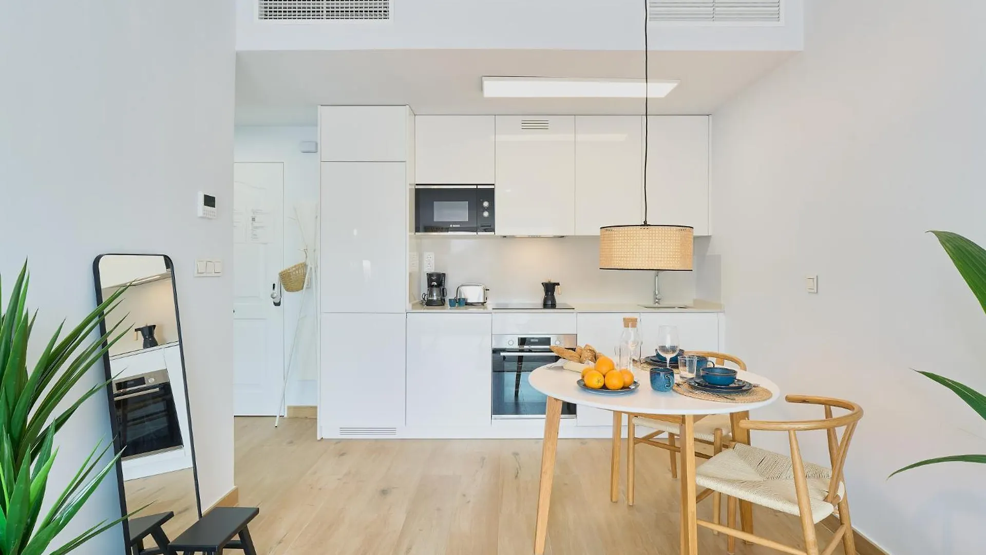 Atarazanas Penthouse By Lovely Rentals Малага