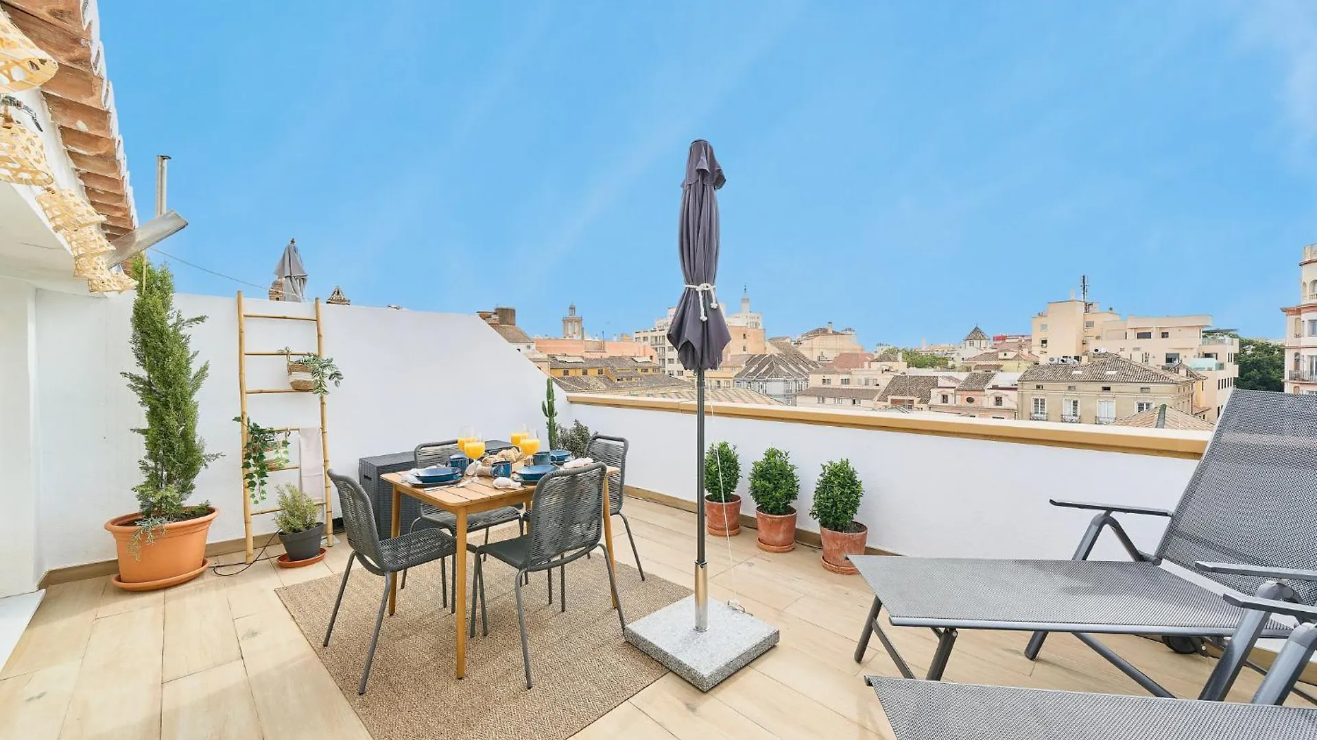 Apartment Atarazanas Penthouse By Lovely Rentals Malaga Spain